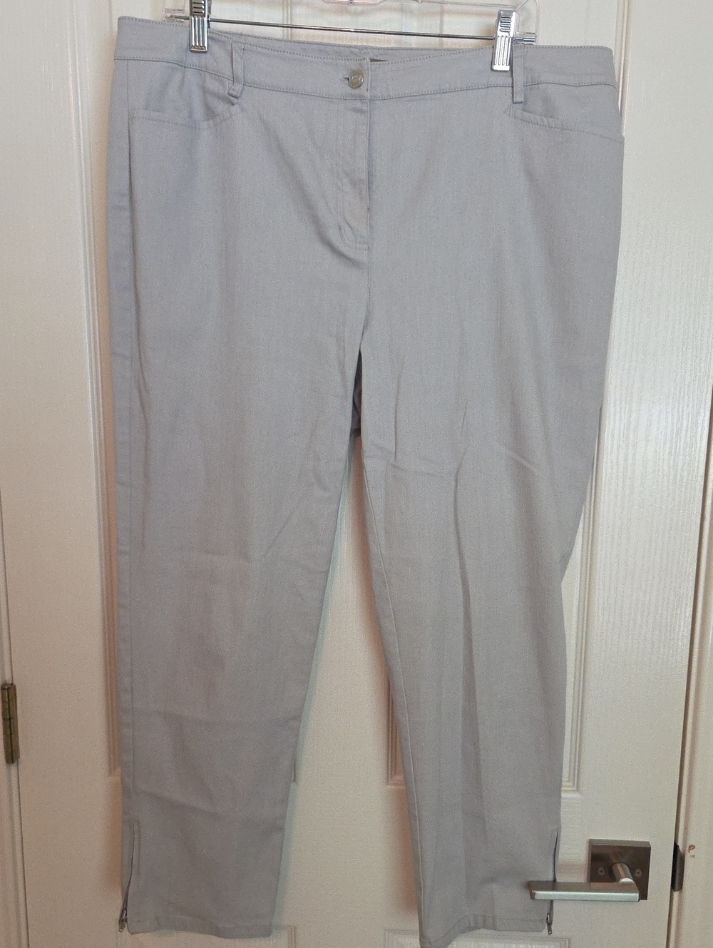 Peck & Peck Light Gray Straight-Leg Ankle Pants